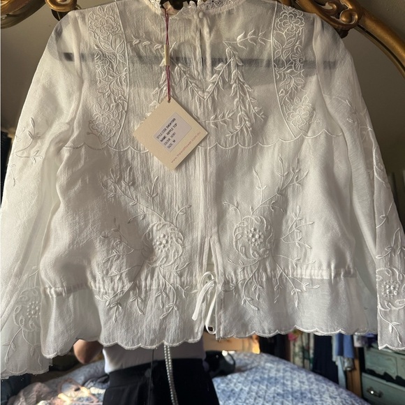 Chic White Floral Women's Blouse - Picture 2 of 12